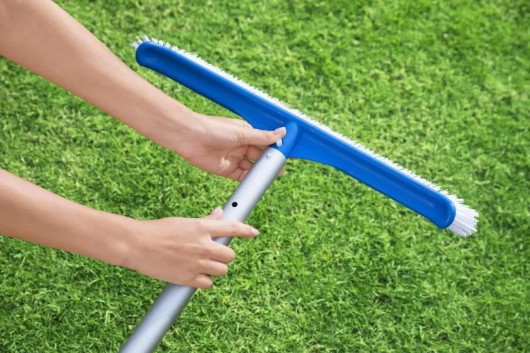 Щётка Bestway Flowclear 46 см для чистки бассейна, артикул 58280