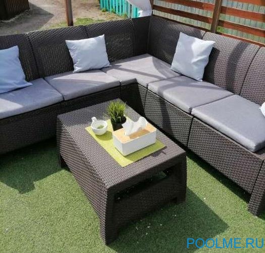 Угловой диван из искусственного ротанга без подушки