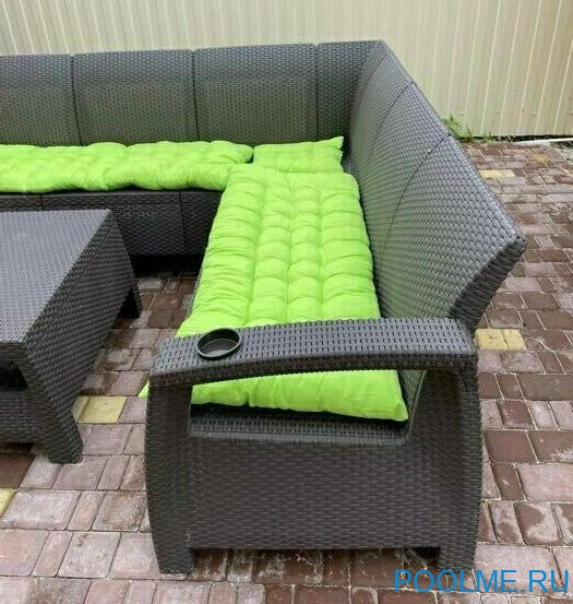 Угловой диван из искусственного ротанга без подушки