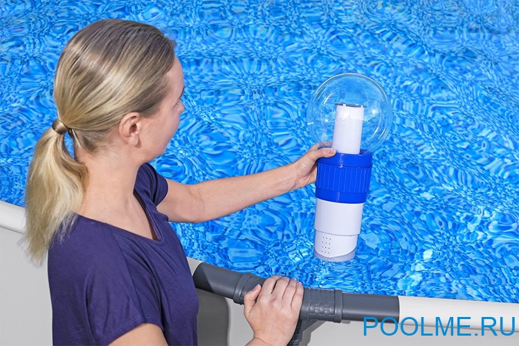 Светодиодный поплавок-дозатор Bestway Flowclear Solarsphere, артикул 58699