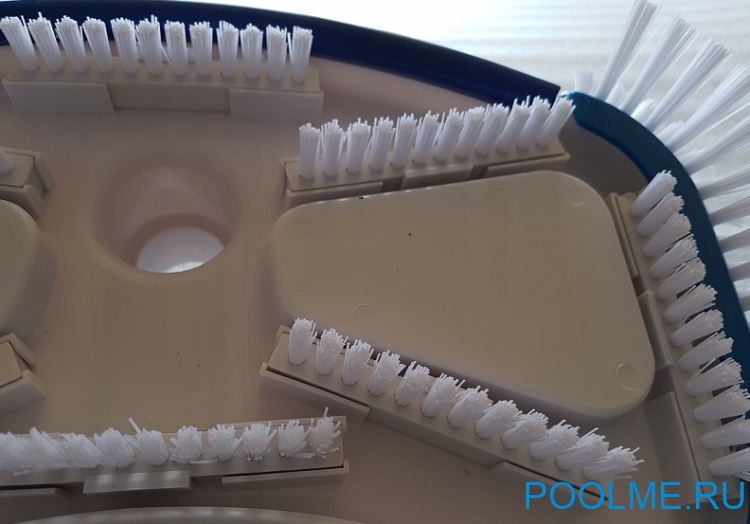 Щётка для чистки бассейна с боковым ворсом Chemoform, артикул 2500031