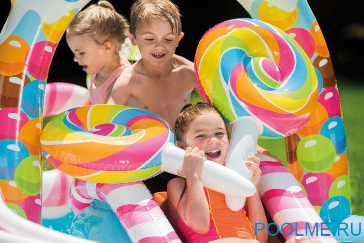 Надувной игровой центр INTEX "Территория сладостей" 297 x 191 x 130 см, артикул 57149 Надувной игровой центр INTEX "Территория сладостей" 297 x 191 x 130 см, артикул 57149