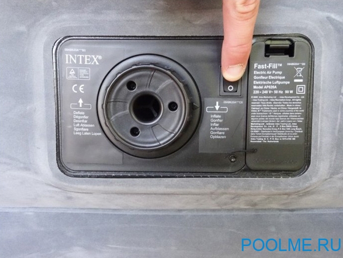 Кровать INTEX надувная 152 x 203 x 30 см с подголовником, встроенный насос 220V, артикул 64118