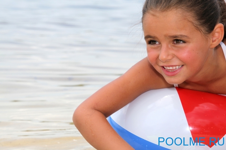 Надувной мяч INTEX "Цветные полоски" 61 см, артикул 59030