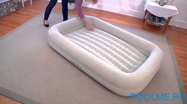 Кровать INTEX надувная Kidz Travel Bed Set 168 x 107 x 25 с насосом, артикул 66810